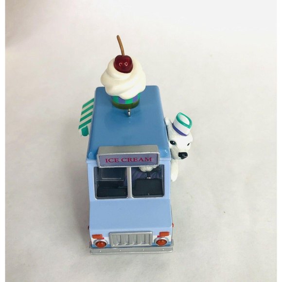 Hallmark Keepsake Ornament IC Petes Frozen Treat Sound & Light Magic 2005 Video - Picture 3 of 12